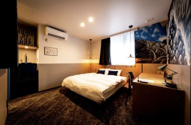 Hanaolutta hotellihuoneessa