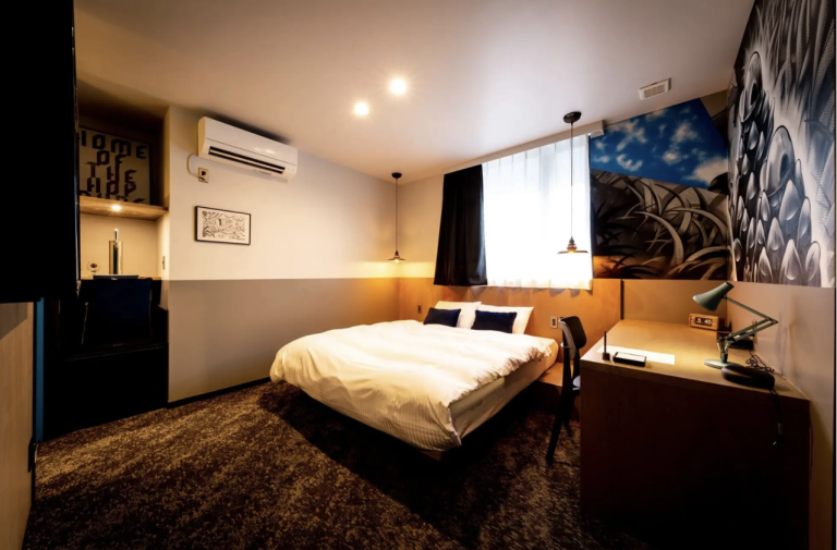 Hanaolutta hotellihuoneessa
