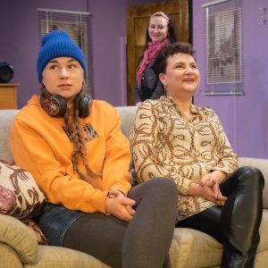 Hulvaton parisuhdekomedia Exän uus ja vanha avaa Teatteri Akselin kevätkauden