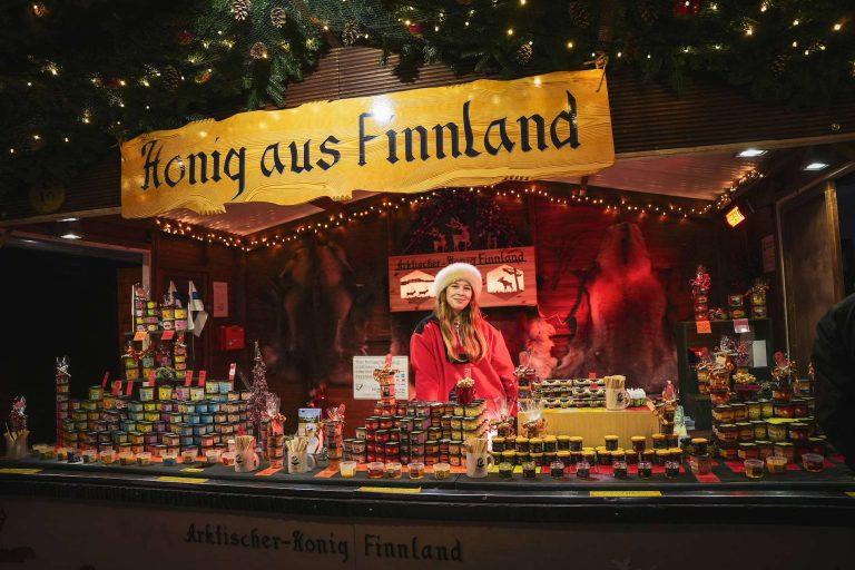 Lappi-Hunajan myyntikoju Saksan joulumarkkinoilla, Arktischer-Honig Finnland -ilme näkyvissä