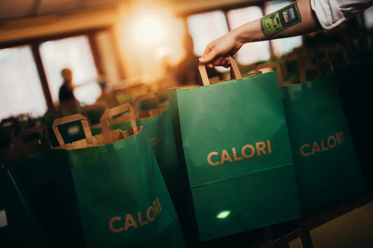 Ateria on käyttöliittymä — Calori mittaa neljän gramman tarkkuudella ja lukee jo unidataa